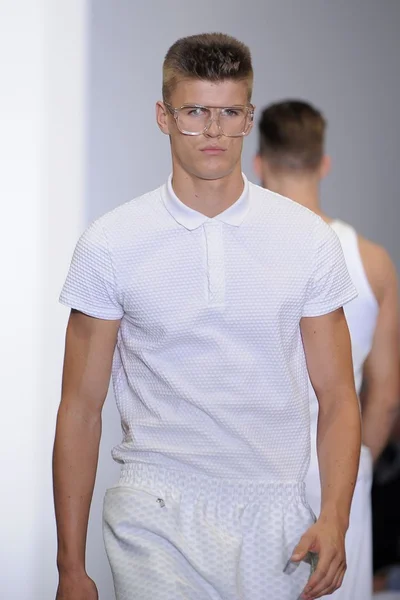 Look 3
